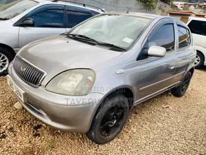 Toyota Vitz 2002 Silver