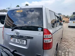 Toyota Noah 2011 Silver