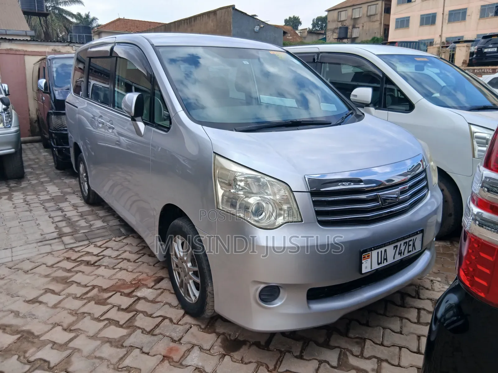 Toyota Noah 2011 Silver