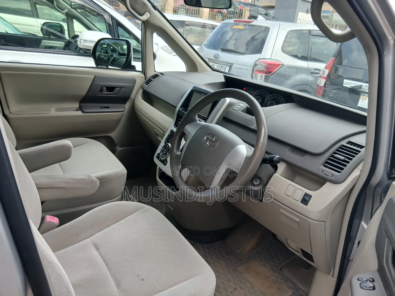 Toyota Noah 2011 Silver