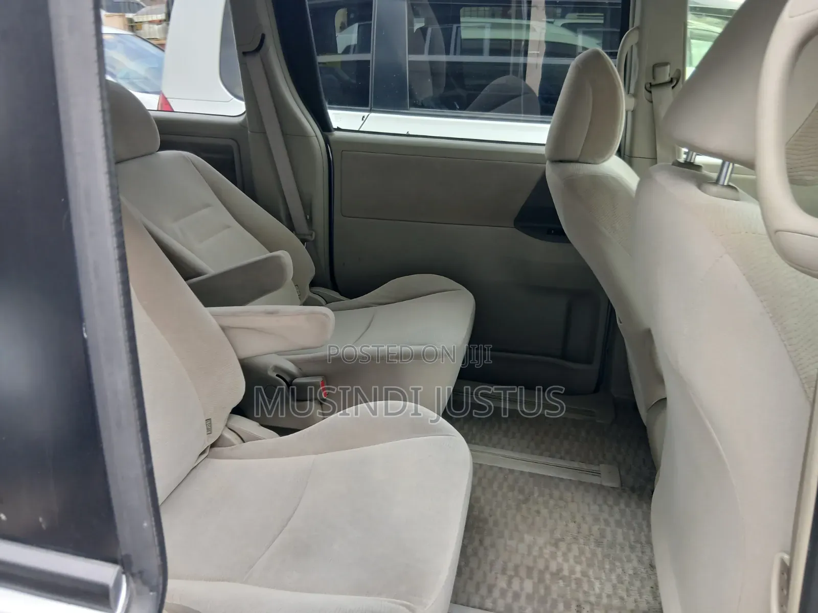 Toyota Noah 2011 Silver