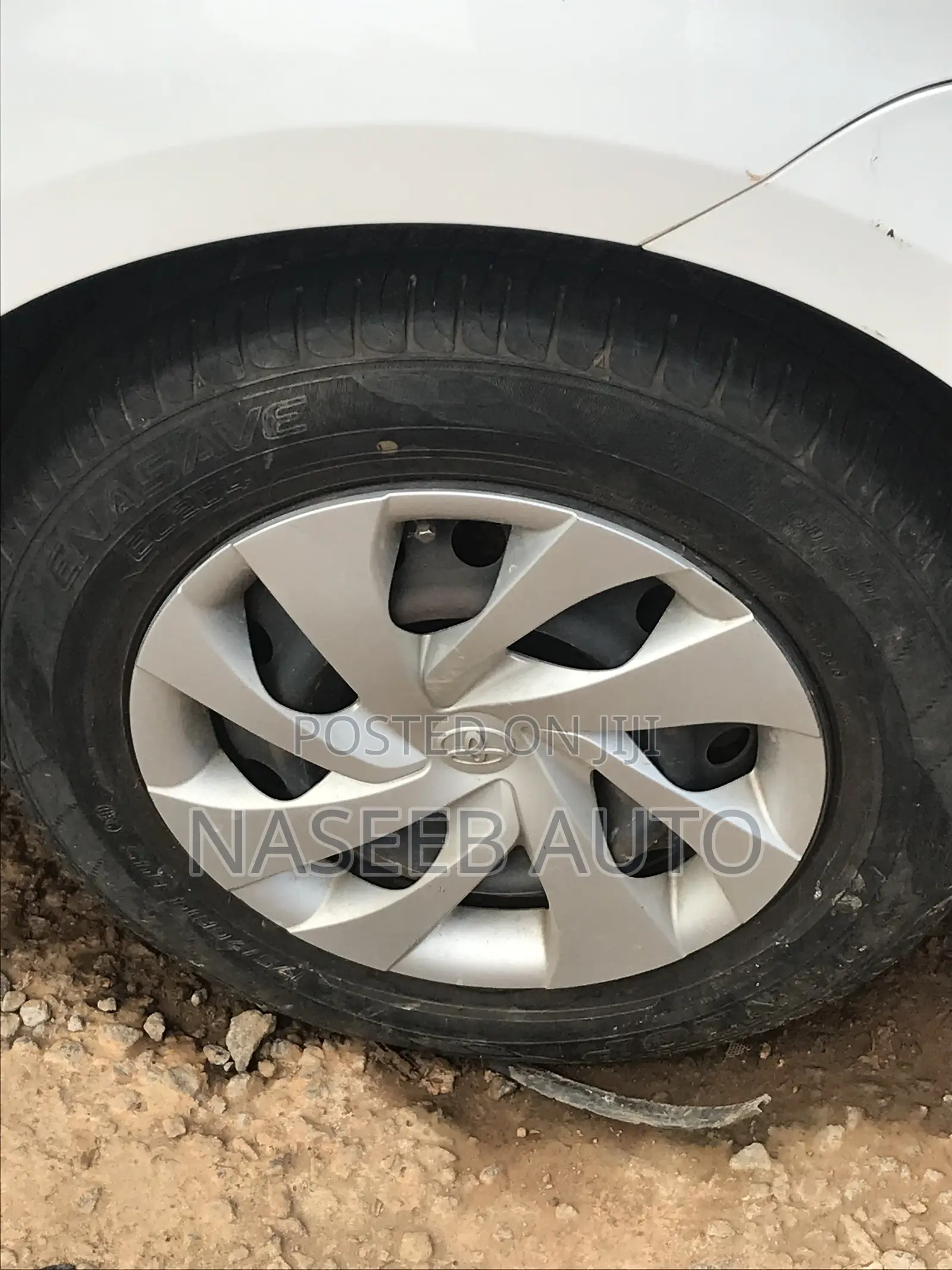 Toyota Sienta 2010 White