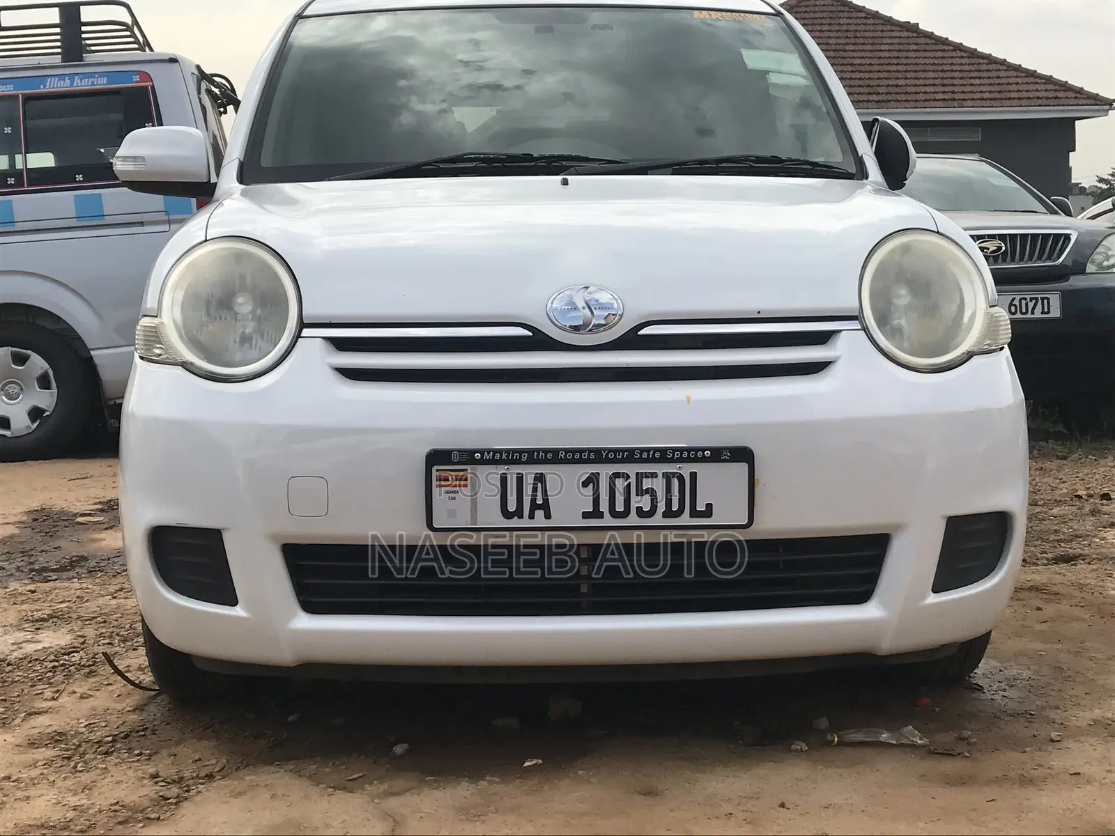 Toyota Sienta 2010 White