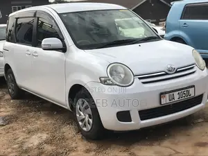 Toyota Sienta 2010 White