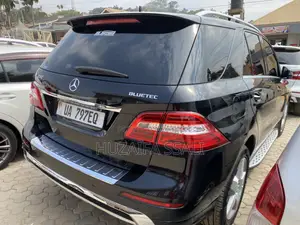 Mercedes-Benz E300 2023 Black