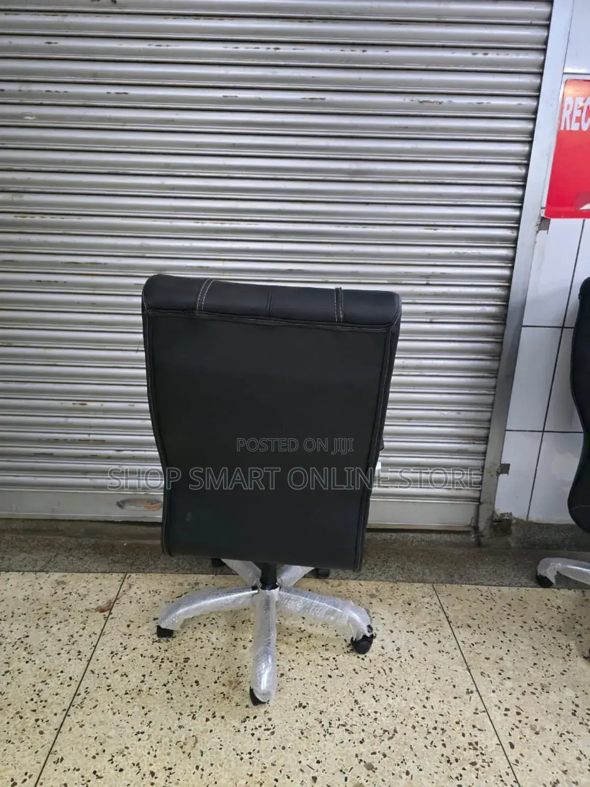 Silver Armed Office Chairs Office Chairs 1 PCS