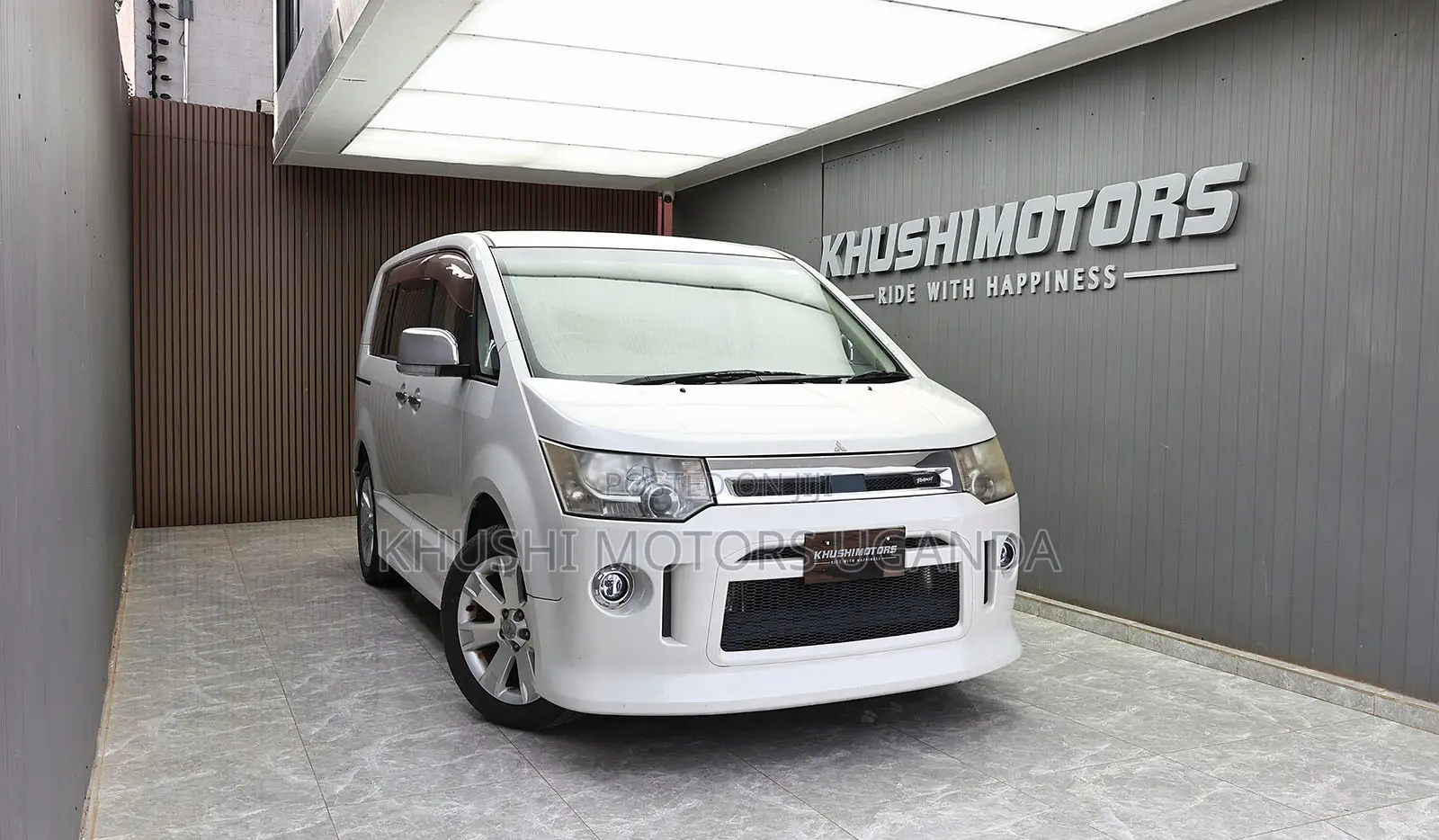 Mitsubishi Delica D:5 2013 White