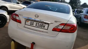 Nissan Fuga 2015 White