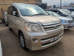 Toyota Noah 2005 Gold