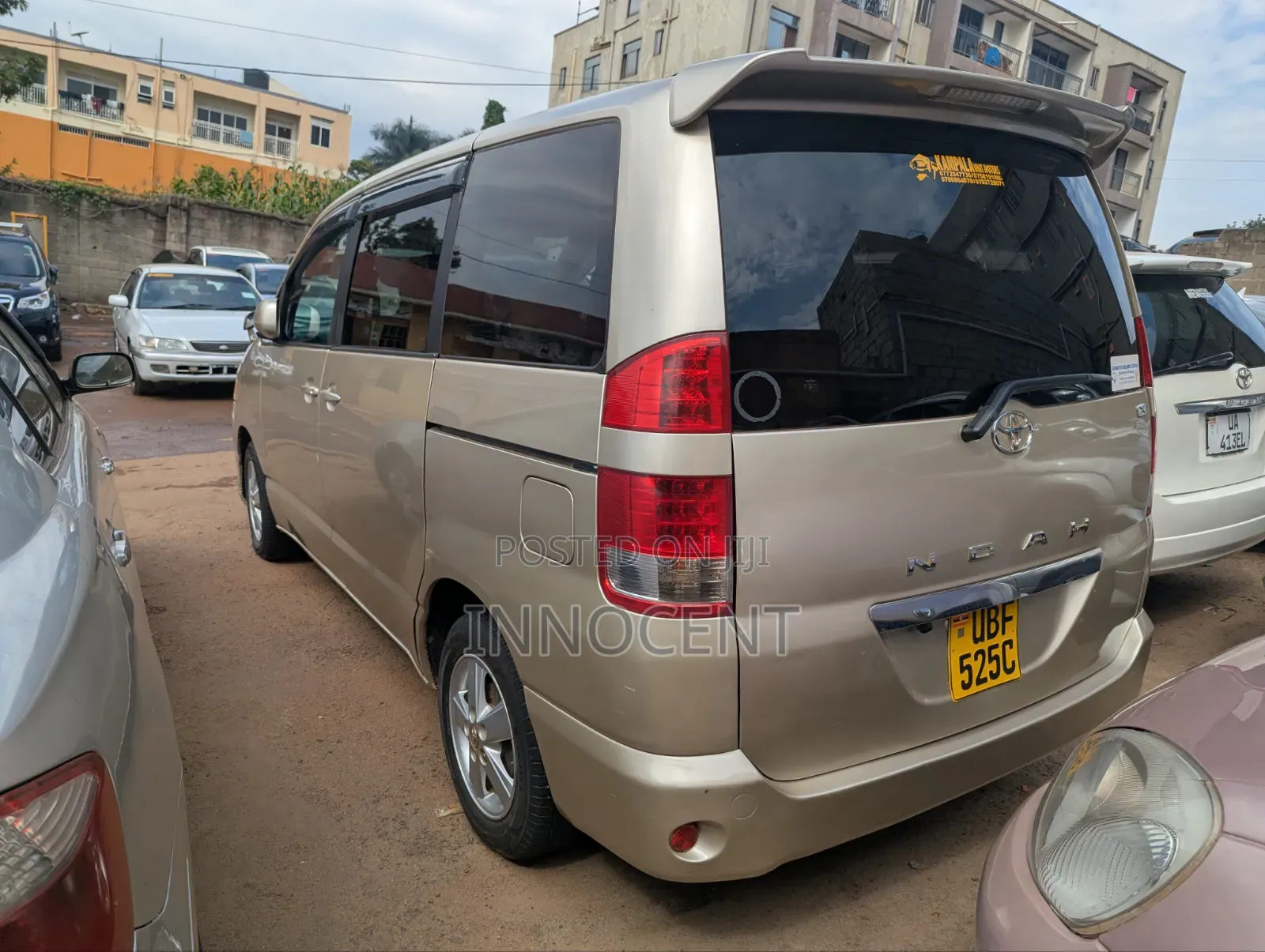 Toyota Noah 2005 Gold