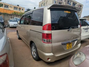 Toyota Noah 2005 Gold