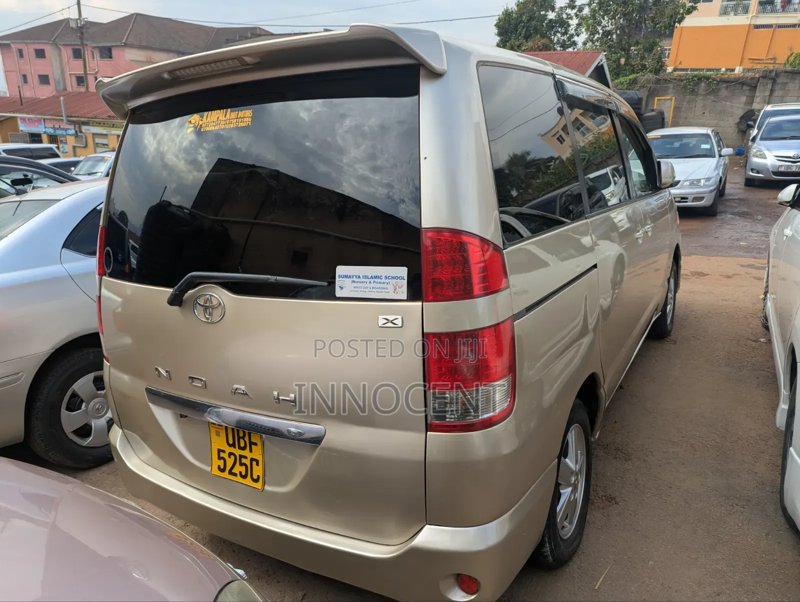 Toyota Noah 2005 Gold