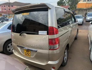 Toyota Noah 2005 Gold