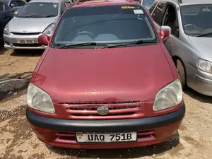 Toyota Raum 2008 Red