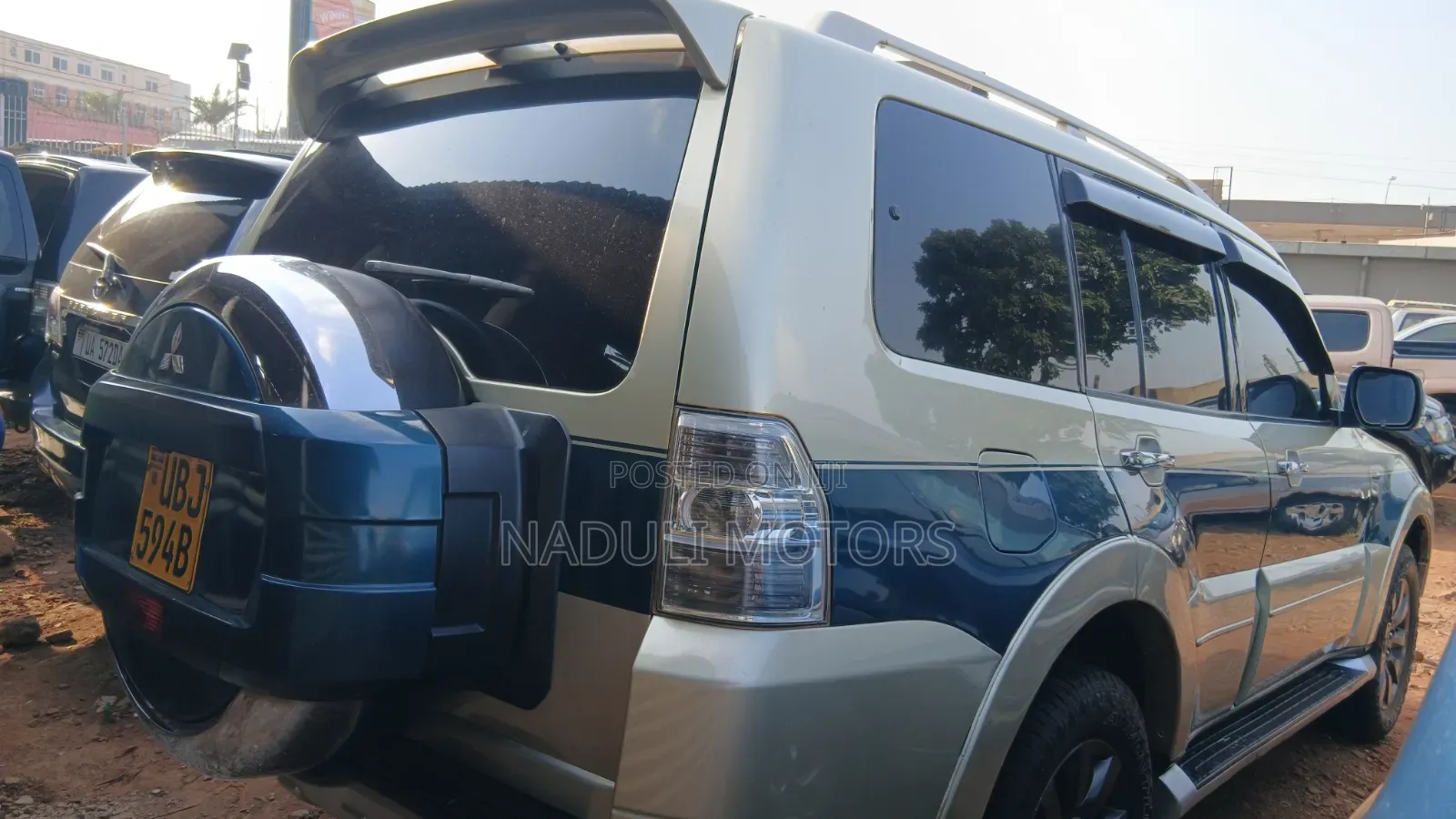 Mitsubishi Pajero 2010 Gold