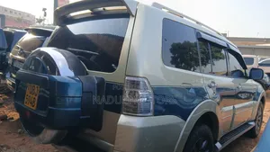 Mitsubishi Pajero 2010 Gold