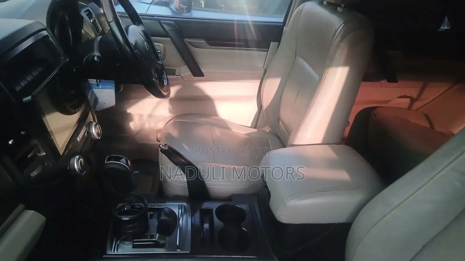 Mitsubishi Pajero 2010 Gold