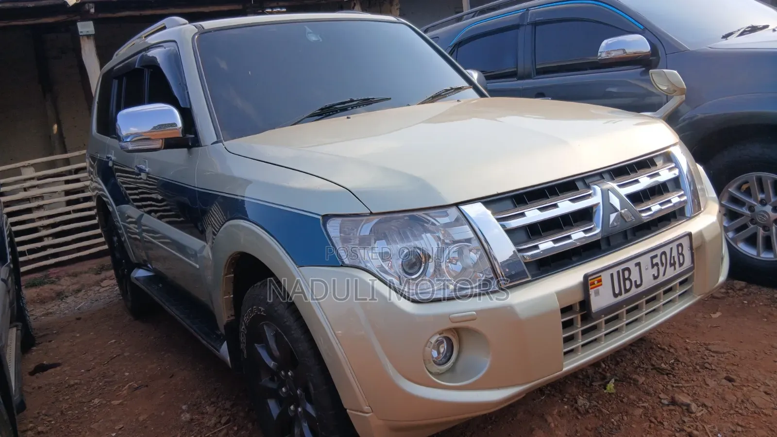 Mitsubishi Pajero 2010 Gold