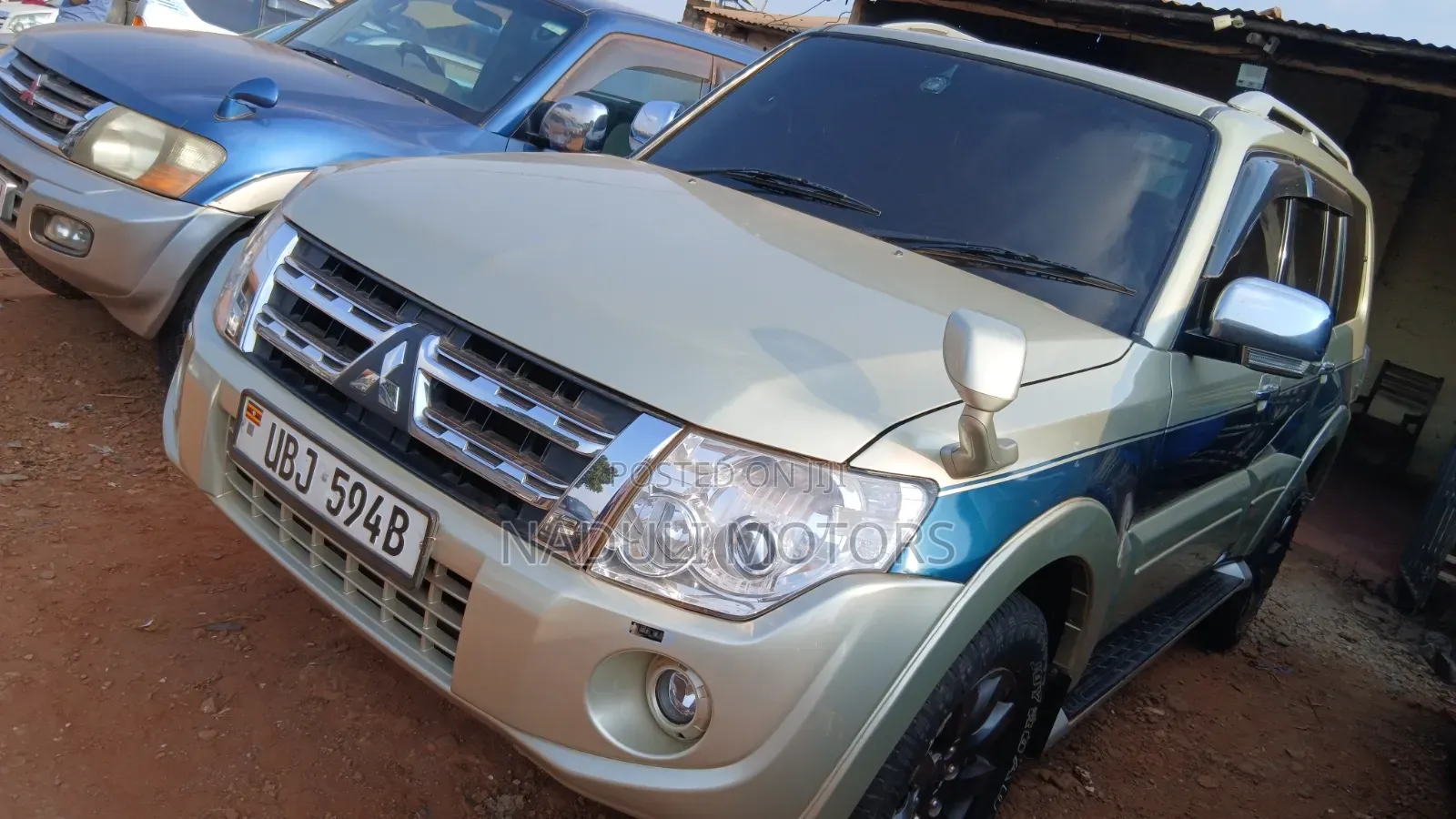 Mitsubishi Pajero 2010 Gold