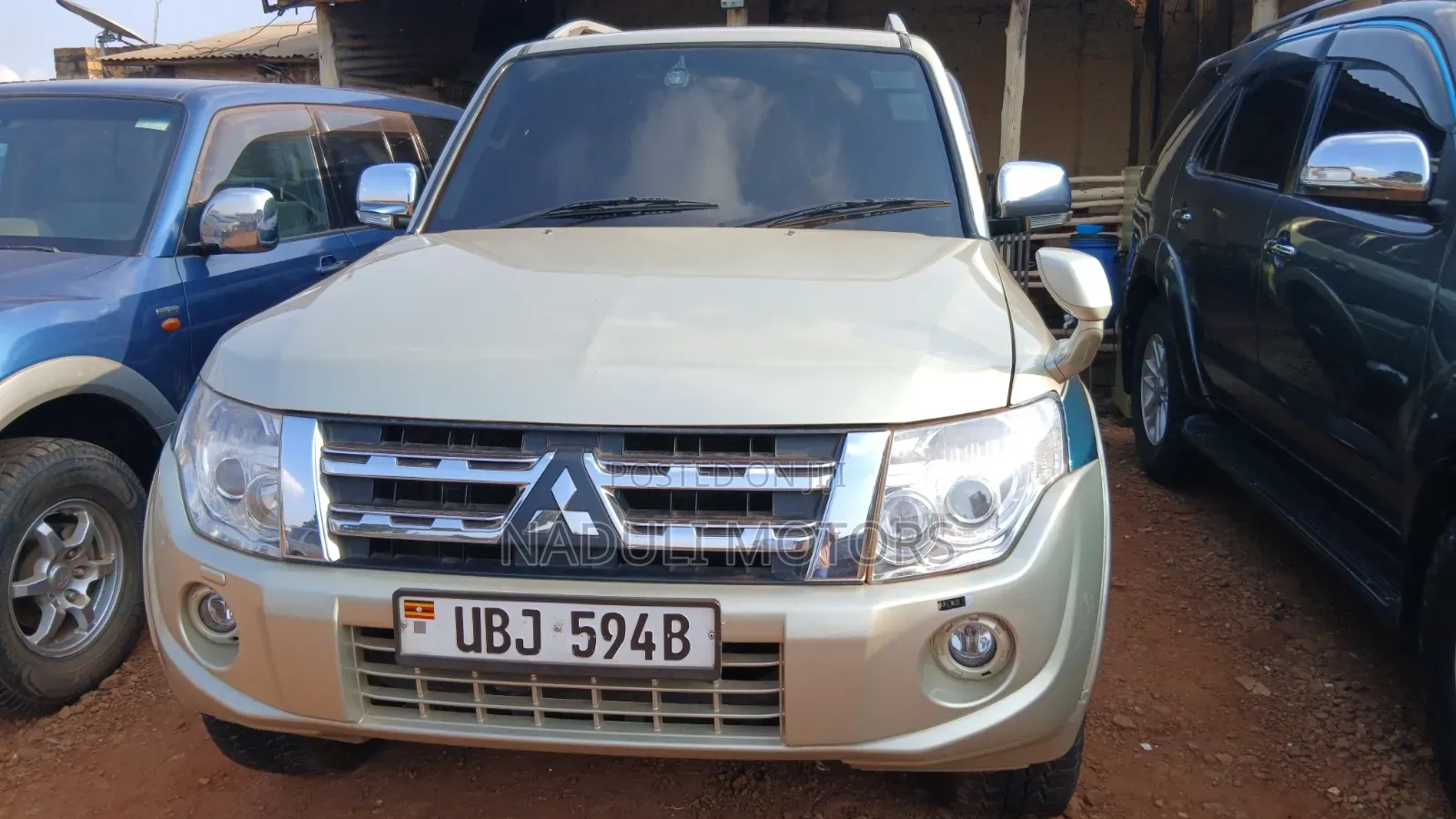 Mitsubishi Pajero 2010 Gold