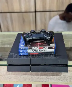Ps4 Standard Chipped Console With 2 Controllers and Extra Games.