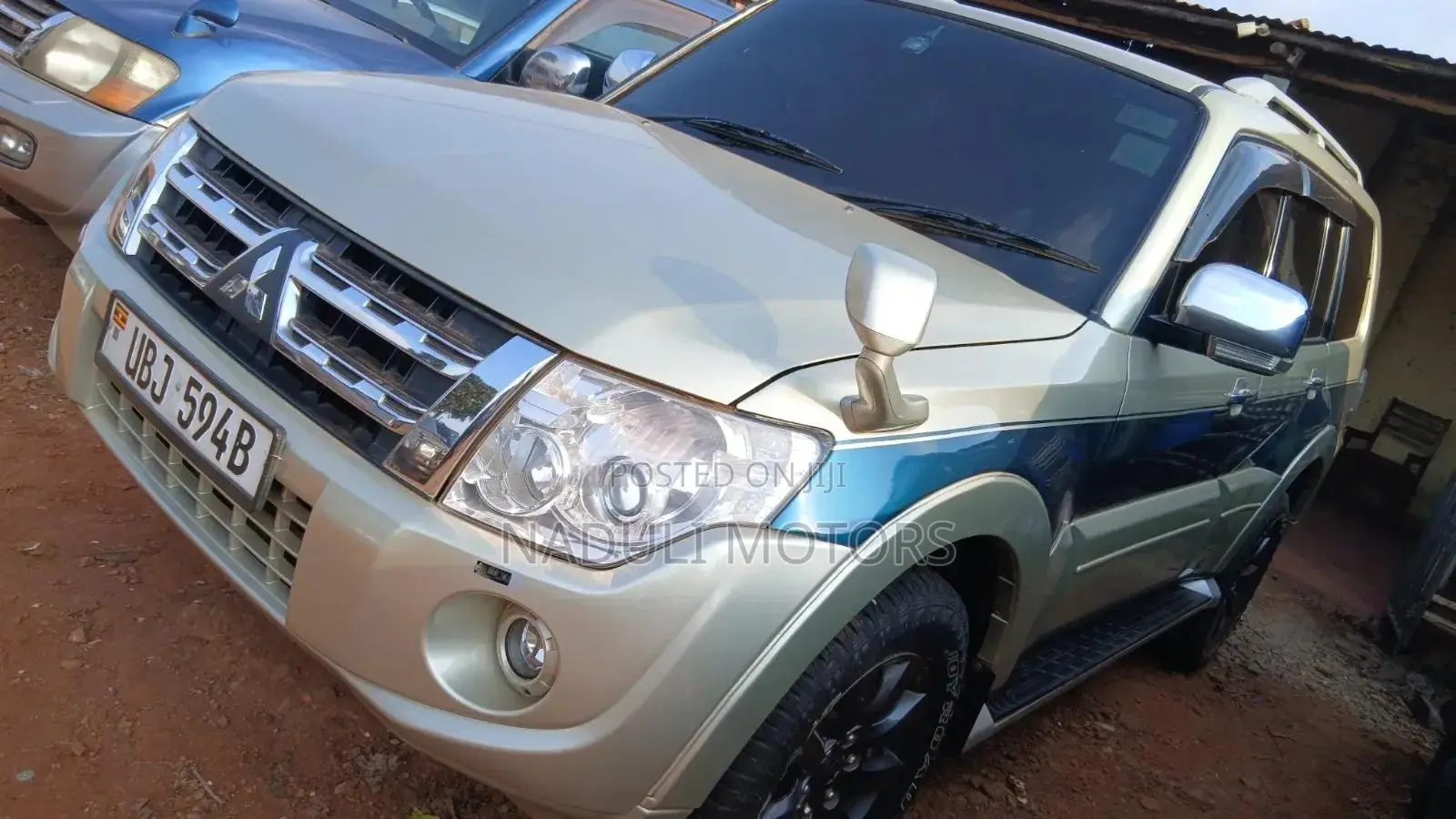 Mitsubishi Pajero 2010 Gold