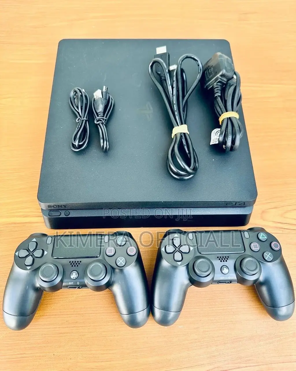 Chipped Ps4 Slim Ready for Action With Two Controllers
