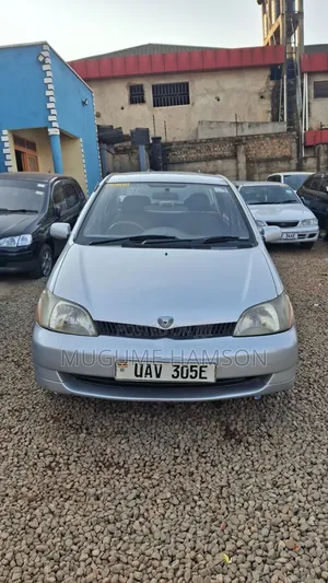 Toyota Platz 2001 Silver