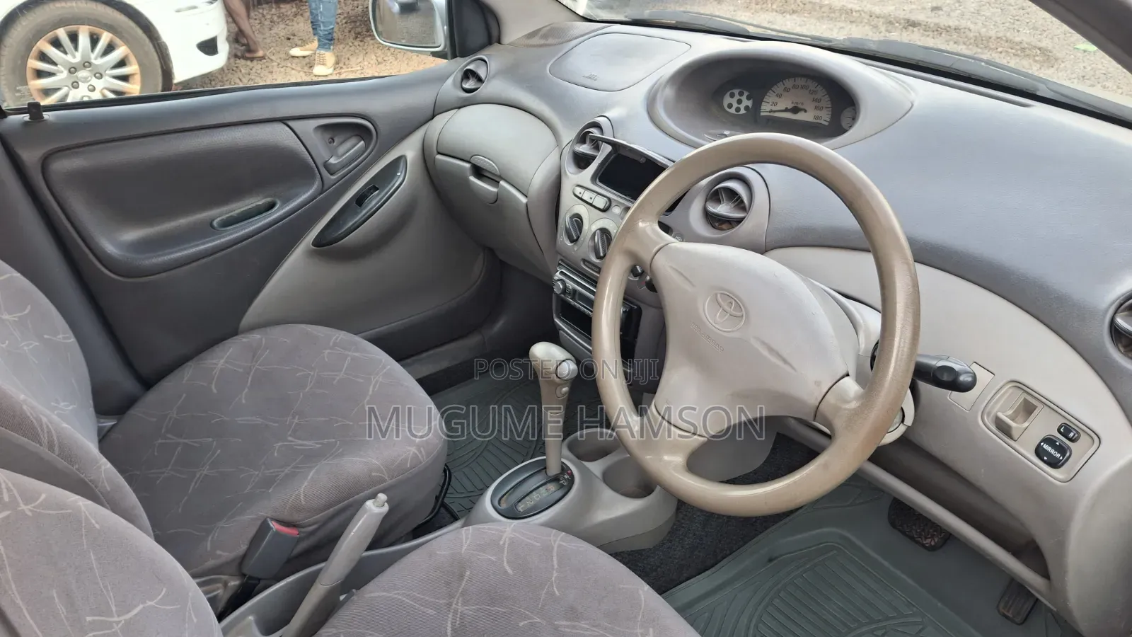 Toyota Platz 2001 Silver