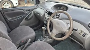 Toyota Platz 2001 Silver