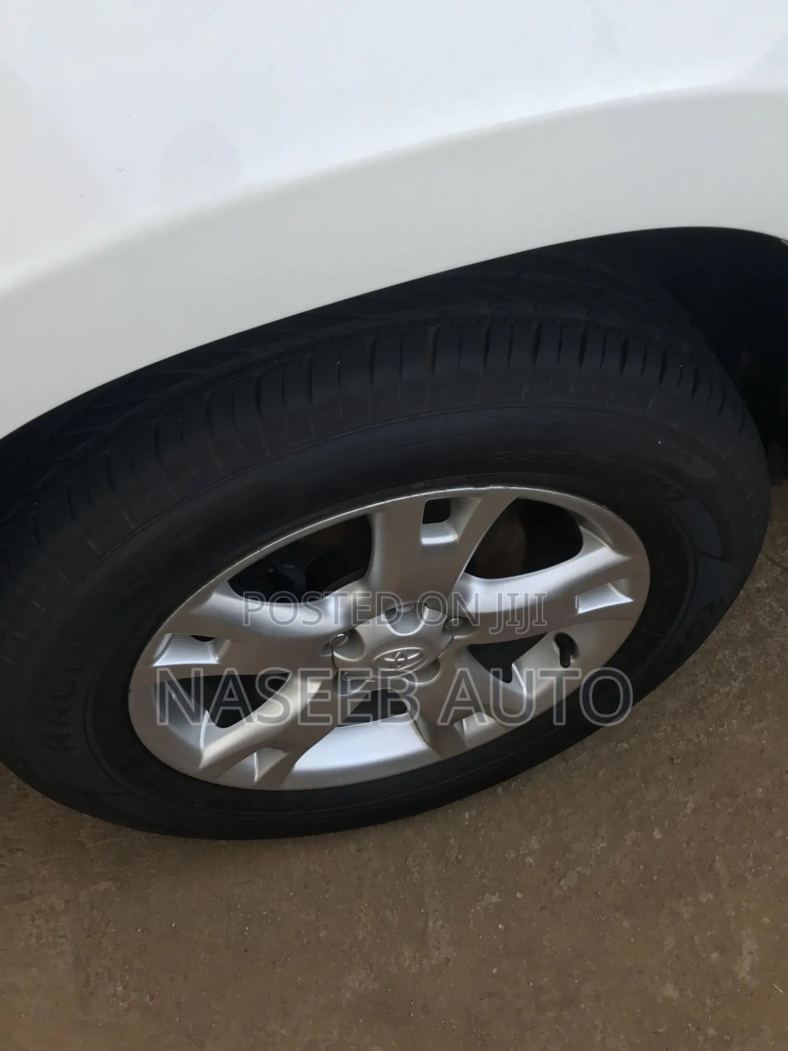 Toyota RAV4 2011 White