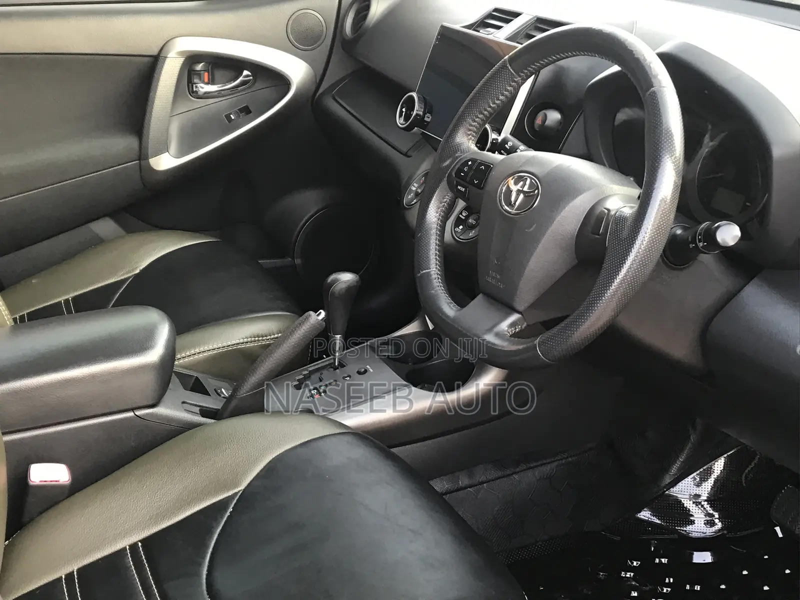 Toyota Vanguard 2011 Black