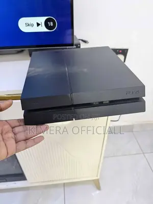 Ps4 Standard Chipped Bundle With 2 Controllers and Extra Games 