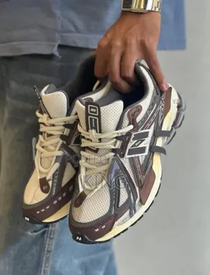 New Balance 1906a Sneakers in a Brown
