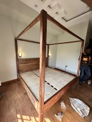 Airbnb Mugavu Canopy Bed