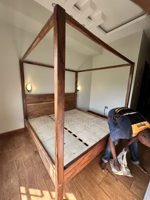 Airbnb Mugavu Canopy Bed
