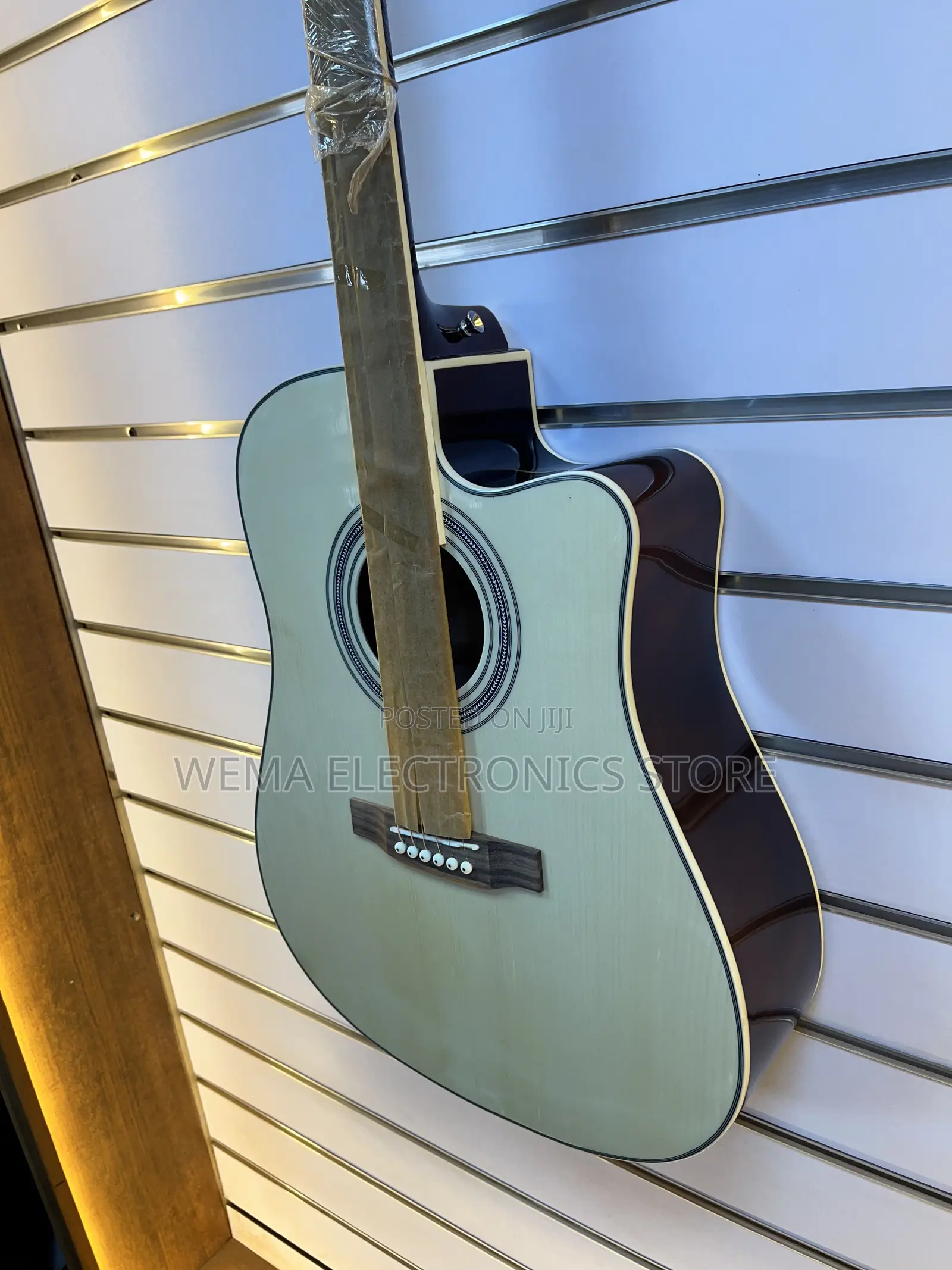 Yamaha Acousti Guitar 41