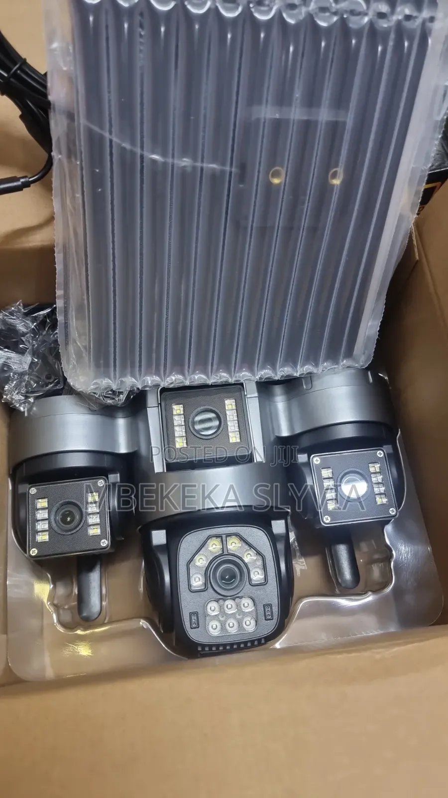 4lens Solar Security Camera With 2 Solar Panels Siren