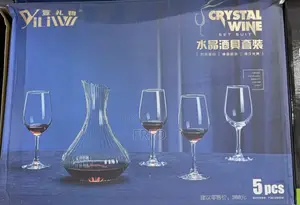 5-piece Crystal Wine Suit Featuring A Decanter And Four Wine Glasses.