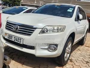 Toyota Vanguard 2011 White