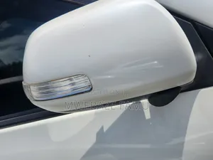 Toyota Vanguard 2011 White