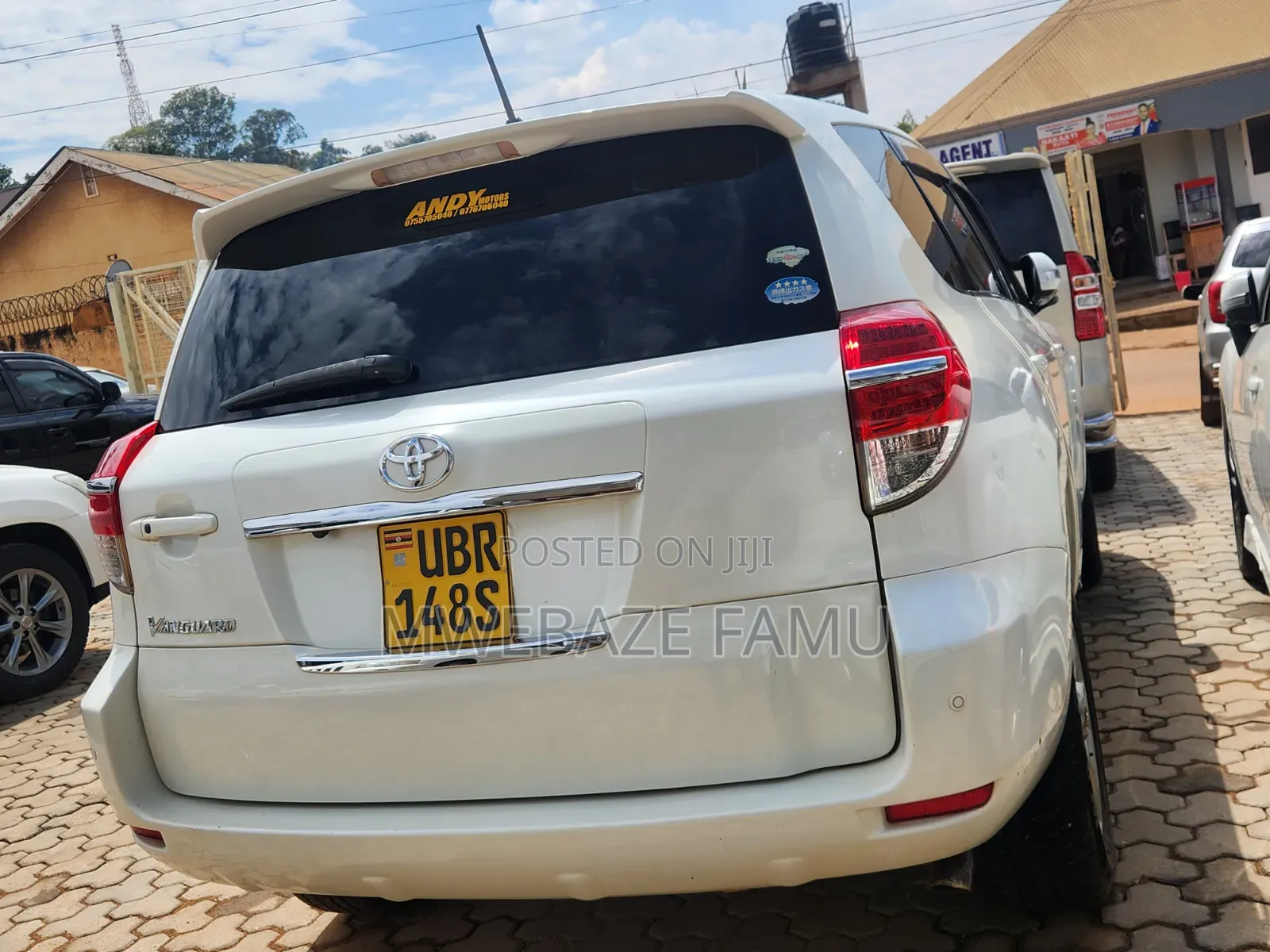 Toyota Vanguard 2011 White