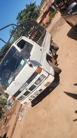 Isuzu Cosmo 2815 1989 White