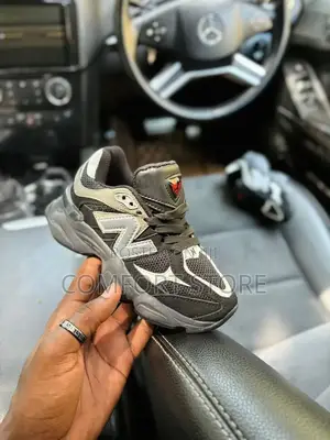 New Balance Kids Sneakers in White Color