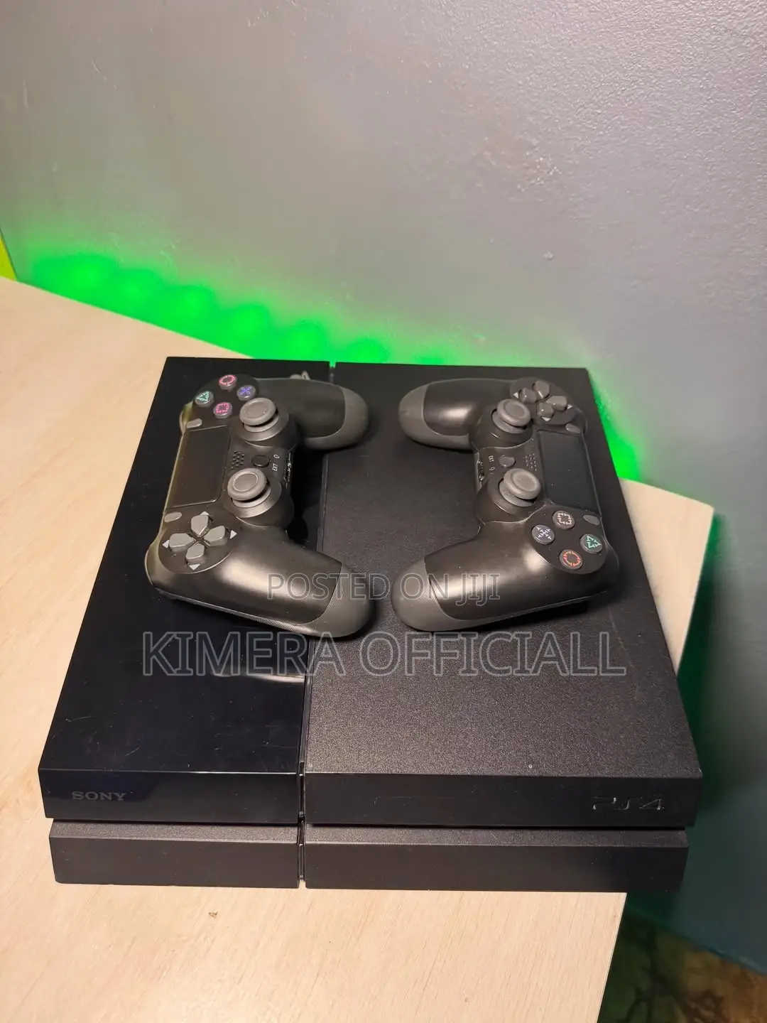 Ps4 Standard Chipped Console With 2 Controllers and Game Set
