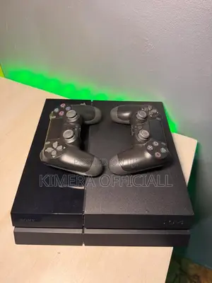 Ps4 Standard Chipped Console With 2 Controllers and Game Set