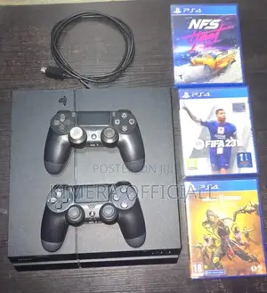 Playstation 4 Standard Chipped Bundle With 2 Pads and Top Titles
