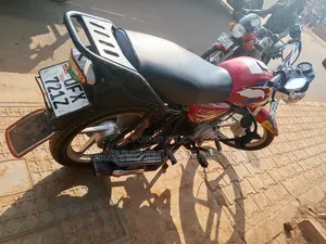 Bajaj Boxer 125 2022 Red