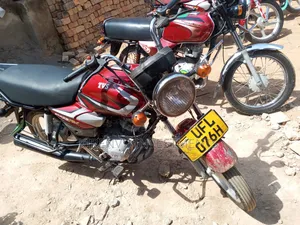 TVS HLX 125 2020 Red
