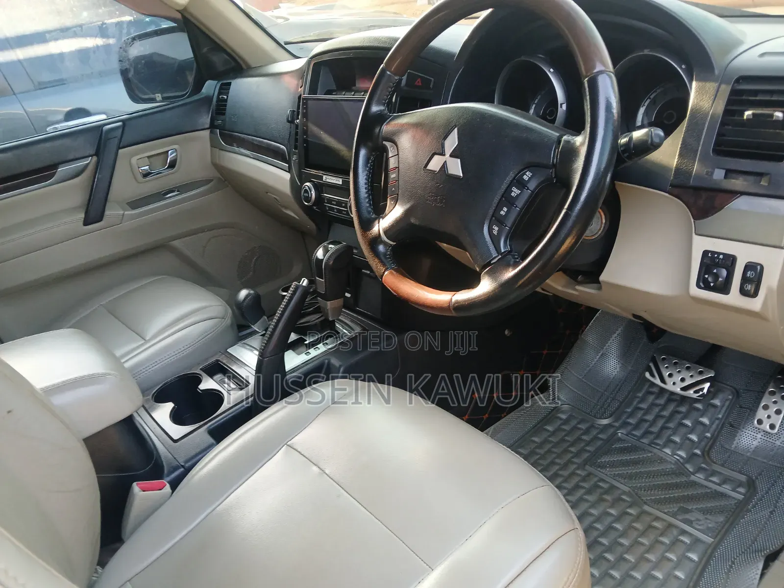 Mitsubishi Pajero 2009 Gold